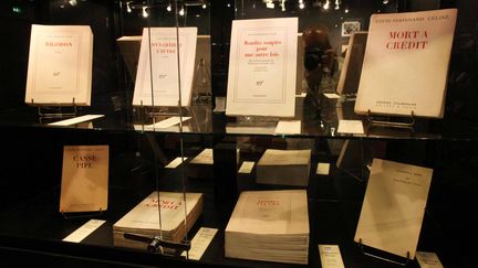 Des livres de Louis-Ferdinand Céline lors d'une vente aux enchères chez Drouot, le 17 juin 2011, à Paris. (GINIES / SIPA)