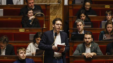 Hadrien Clouet, député La France Insoumise de Haute-Garonne à l'Assemblée nationale, entouré par d'autres élus de son parti, le 17 février 2023. (OLIVIER CORSAN / MAXPPP)