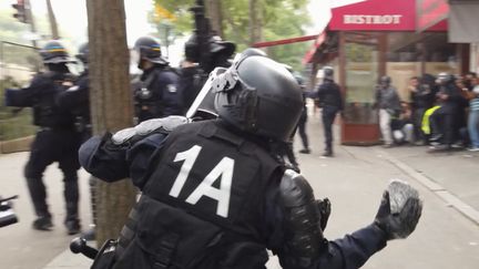 1er-Mai : Une vidéo montrant un CRS jetant un pavé sur les manifestants pose question