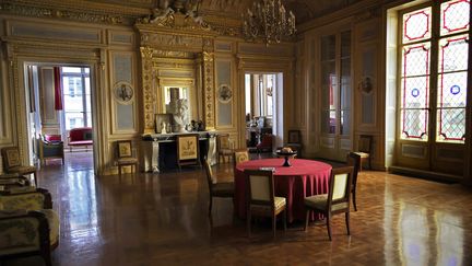 L'intérieur de l'appartement du Palais Vivienne, propriété du collectionneur français Pierre-Jean Chalencon, le&nbsp;5 avril 2021 à Paris. (THOMAS COEX / AFP)