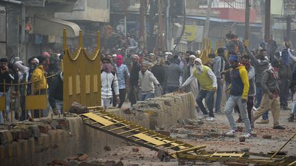 Des Indiens manifestent contre la nouvelle loi sur la citoyenneté à Meerut, dans l'Etat de l'Uttar Pradesh (Inde), le 20 décembre 2019.&nbsp; (STR / AFP)