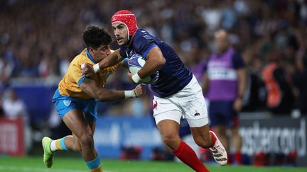 L'ailier français Gabin Villière face à Bautista Basso lors de France-Uruguay, le 14 septembre 2023. (FRANCK FIFE / AFP)