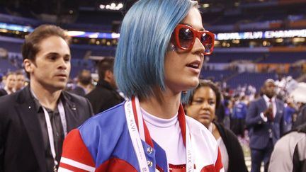 Katy Perry en revanche a tout mis&eacute; sur la discr&eacute;tion comme &agrave; son habitude. Et les cheveux bleus, &ccedil;a donne bonne mine c'est bien connu... (JEFF HAYNES / REUTERS)