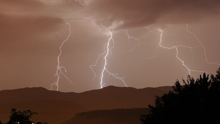 M&eacute;t&eacute;o France a plac&eacute; la Corse et le Var en vigilance orange pour la journ&eacute;e du mercredi 31 octobre 2012, de 4 heures du matin &agrave; 20 heures. (PHILIPPE HUGUEN / AFP)