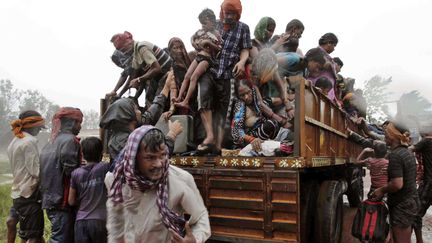 Un millions de personnes ont &eacute;t&eacute; &eacute;vacu&eacute;es. "C'est probablement le plus grand mouvement d'&eacute;vacuation de l'histoire de l'Inde", selon&nbsp;Pradipta Kumar Mohapatra,&nbsp;chef des op&eacute;rations de secours dans l'Orissa. (BIKAS DAS / AP / SIPA)