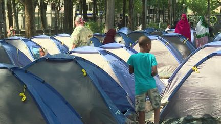 Selon le rapport de l'Unicef, plus de 2 000 enfants dorment dehors en France (France 2)