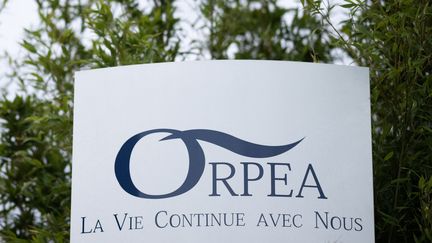 Révélations sur les méthodes de la centrale d’achats suisse du groupe Orpea. (LOIC VENANCE / AFP)