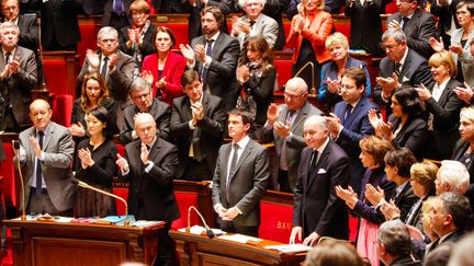 Les d&eacute;put&eacute;s applaudissent debout le discours du Premier ministre, Manuel Valls, le 13 janvier 2015, &agrave; l'Assembl&eacute;e nationale,&nbsp;&agrave; Paris. (CITIZENSIDE.COM)