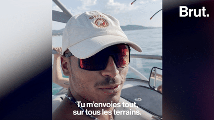 L’été, il est moniteur de wakeboard et l’hiver, professeur de ski. Brut a passé une journée avec Kyrian, 20 ans, pour voir son quotidien de saisonnier.