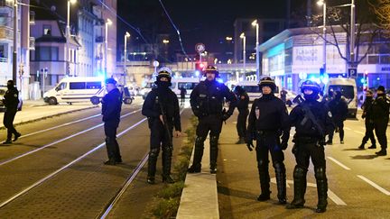 Des policiers près de l'endroitoù Cherif Chekatt a été neutralisé jeudi 13 décembre 2018.&nbsp; (ALAIN JOCARD / AFP)