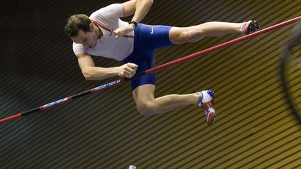 Renaud Lavillenie toujours aussi haut (THIERRY ZOCCOLAN / AFP)