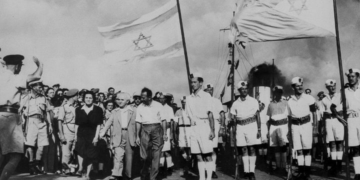 Cérémonie militaire israélienne en juin 1948 (avec Ben Gourion) (AFP)