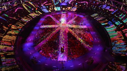 Des cam&eacute;ras robots plac&eacute;es en haut du stade olympique permettent de r&eacute;aliser de superbes clich&eacute;s de la c&eacute;r&eacute;monie. (FRANCOIS XAVIER MARIT / AFP)