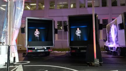 Des camions avec des hologrammes, lancés par La France insoumise, le 31 janvier 2019. (LAETITIA PISON / TWITTER)