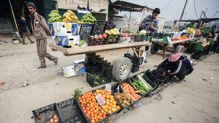 Un marché, le 21 janvier 2017 à Mossoul, sur la rive orientale du Tigre (AHMAD AL-RUBAYE / AFP)