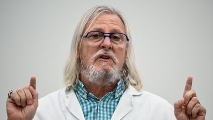 Virologist Professor Didier Raoult gives a press conference in Marseille, April 20, 2022. (CHRISTOPHE SIMON / AFP)