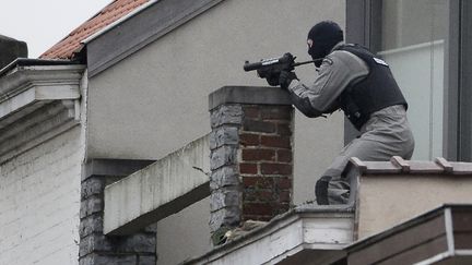 L'homme a été abattu par un tireur d'élite de la police belge, le 15 mars 2016 à Forest (Bruxelles). (DIRK WAEM / BELGA / AFP)