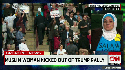 Rose Hamid a été évacuée d'un meeting de Donald Trump, vendredi 8 janvier 2016, après avoir protesté en silence contre les propos du candidat à la primaire républicaine américaine. (CNN)