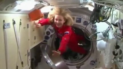 Une actrice et un réalisateur russes ont pris place à bord de l'ISS pour tourner un film. (FRANCEINFO)