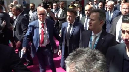 Lundi 13 juin, au lendemain du premier tour des élections législatives, le président Emmanuel Macron ne sait pas s'il doit s'investir plus dans la campagne d'entre-deux-tours.&nbsp; (CAPTURE ECRAN FRANCE 3)