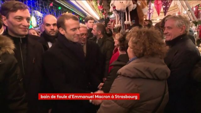 Bain de foule d'Emmanuel Macron sur le marché de Noël de Strasbourg