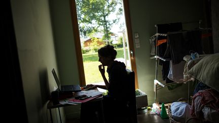 Une personne en télétravail (illustration). (LOIC VENANCE / AFP)