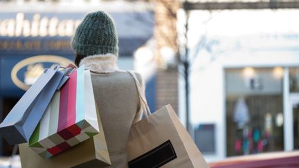 Réussir des soldes qui ne vont pas vous ruiner et optimiser vos achats. C'est possible... (Illustration) (MICHELE CONSTANTINI / PHOTOALTO / GETTY IMAGES)