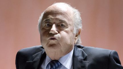 Le pr&eacute;sident de la Fifa, Sepp Blatter, lors du congr&egrave;s de l'instance dirigeante du football mondial&nbsp;&agrave; Z&uuml;rich (Suisse), vendredi 29 mai 2015. (FABRICE COFFRINI / AFP)