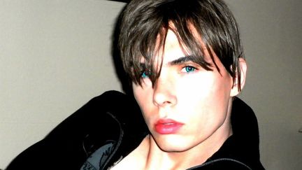 Une photo retouch&eacute;e de Luka Rocco Magnotta, recherch&eacute; par la police depuis le 29 mai 2012 pour le meurtre d'un &eacute;tudiant chinois.&nbsp; (MONTREAL POLICE DEPARTMENT / AFP)