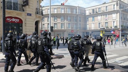 "Gilets jaunes" : des policiers seront jugés pour violences