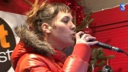 Zaz offre sa voix en cadeau sur le marché de Noël
 (Culturebox)