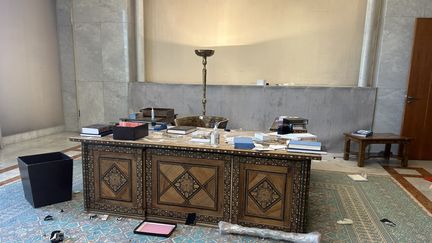 L'ancien bureau de Bachar al-Assad dans le palais présidentiel de Damas (Arthur Sarradin)