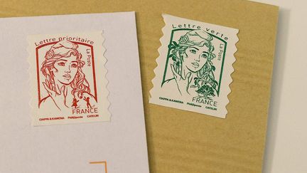 Les timbres rouges et verts vont augmenter le 1er janvier 2020. (MAXPPP)