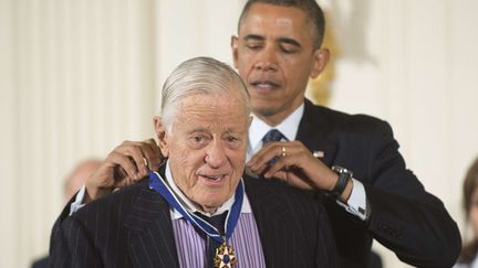 &nbsp; (En 2013, Barack Obama a remis la médaille de la Liberté à Ben Bradlee © KEVIN DIETSCH/NEWSCOM/SIPA)