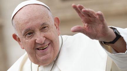 Le pape François présent sur la place Saint-Pierre au Vatican, le 15 novembre 2023. (MASSIMO VALICCHIA / NURPHOTO / AFP)