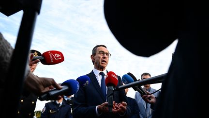 Le ministre de l'Intérieur Bruno Retailleau, le 4 octobre 2024 aux Essarts (Vendée). (SEBASTIEN SALOM-GOMIS / AFP)