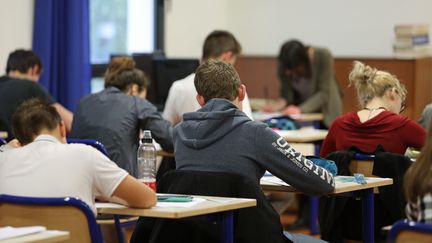 Des élèves de troisième passent le brevet des collèges au collège Jules Ferry, à Quimperlé (Finistère), le 23 juin 2016.&nbsp; (MAXPPP)