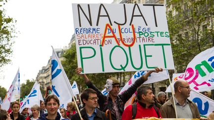 Une pancarte contre la ministre de l'Education dans les rue de Paris, le 17 Septembre 2015. (CITIZENSIDE / THOMAS HELARD / AFP)