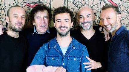 Charles Souchon (Ours), Alain Souchon, Renan Luce, Pierre-Dominique Burgaud et Pierre Souchon (Lisa Roze)