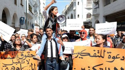 Des manifestatns maocains réclament l'égalité des sexes, lors de la journée internationale de la femme le 8 mars 2015, à Rabat.  (Fadel Senna / AFP)