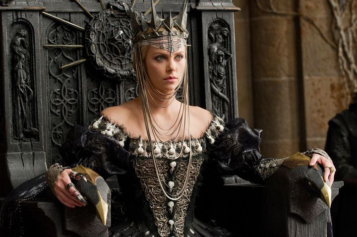 Charlize Theron est la reine maléfique Ravenna dans &quot;Blanche Neige et le chasseur&quot; de Rupert Sanders
 (Universal Pictures International France)