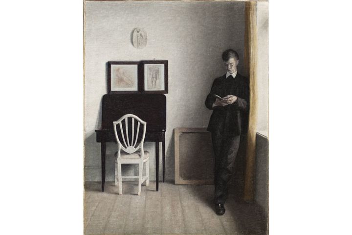 Vilhelm Hammershøi, "Intérieur avec un jeune homme lisant (Svend Hammershøi)", 1898, Copenhague, Den Hirschsprungske Samling. Photo : The Hirschsprung Collection, Copenhagen
 (-)