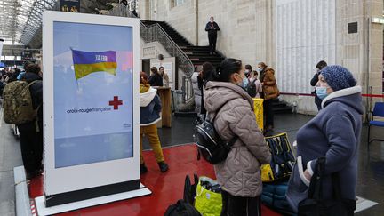 Le point d'accueil des déplacés ukrainiens à la gare de l'Est. (MAXPPP)