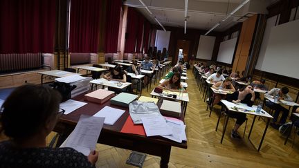 Lors d'une épreuve du baccalauréat, le 15 juin 2017, à Strasbourg (Bas-Rhin). (FREDERICK FLORIN / AFP)