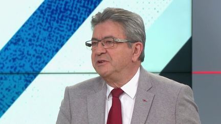 Dimanche en politique : "la Constitution prévoit que c'est le Premier ministre qui dirige la nation", assure Jean-Luc Mélenchon