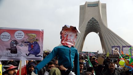 Des Iraniens manifestants à Téhéran le 10 février 2017. (ATTA KENARE / AFP)