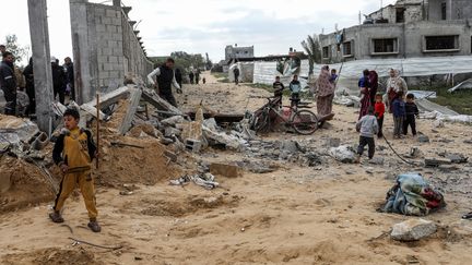 Un bâtiment effondré après une frappe israélienne à Rafah, dans la bande de Gaza, le 18 février 2024. (ABED RAHIM KHATIB / ANADOL / AFP)