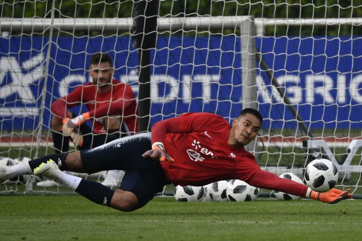 Le gardien de l'équipe de France Alphonse Areola, le 6 juin 2018, à Clairefontaine. (GERARD JULIEN / AFP)