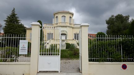 La villa historique baptisée villa Rex Ingram.&nbsp; (ANNE CHÉPEAU / FRANCE-INFO)