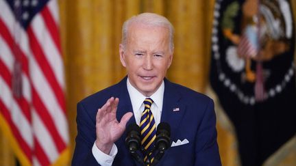 Le président américain Joe Biden donne une conférence de presse depuis la Maison Blanche, le 19 janvier 2022. (MANDEL NGAN / AFP)